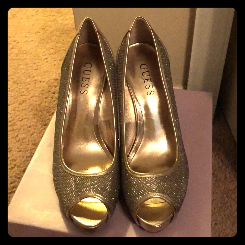 Gold sparkle Guess peep toe heels 👠